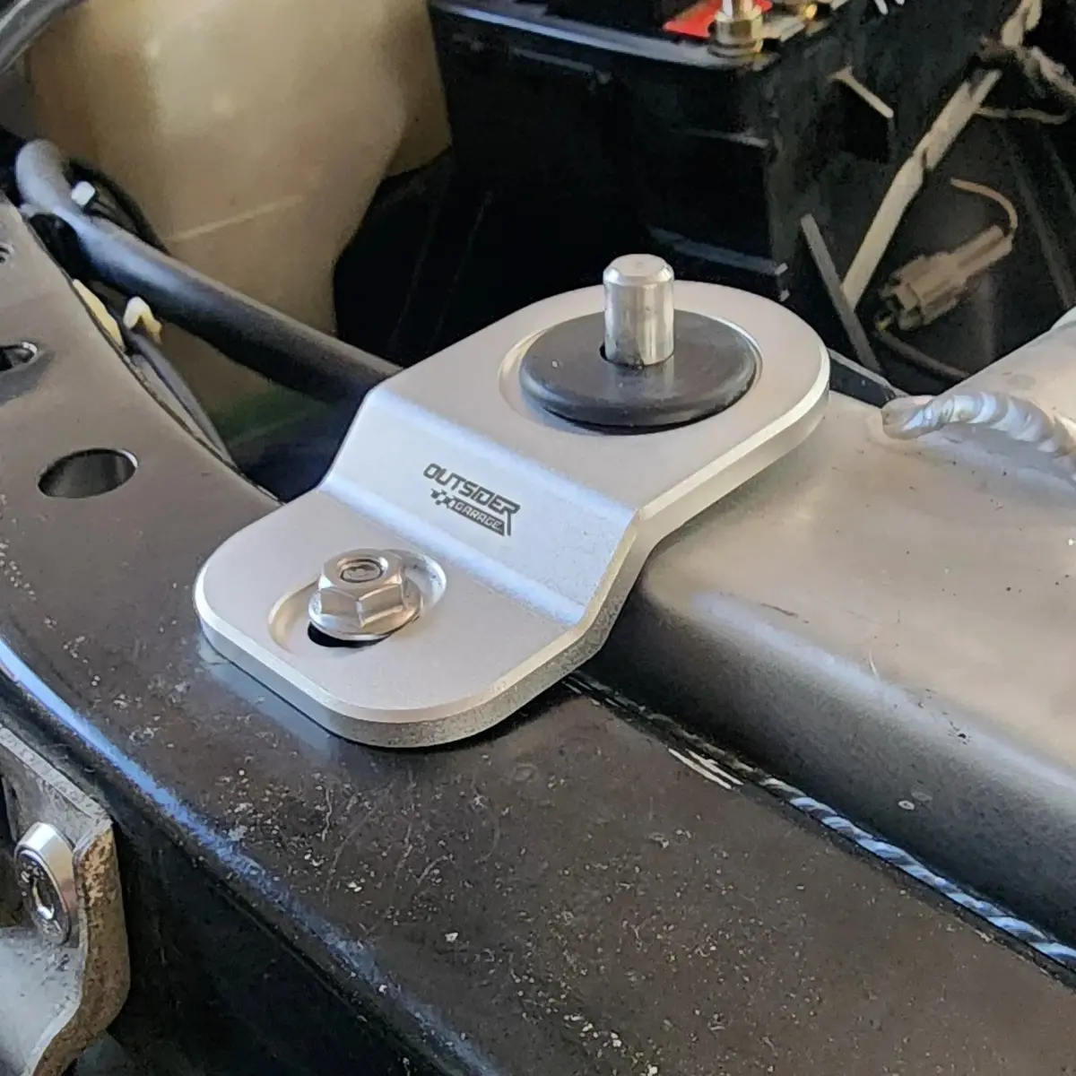 Nissan R-Chassis Top Radiator Mounts 3