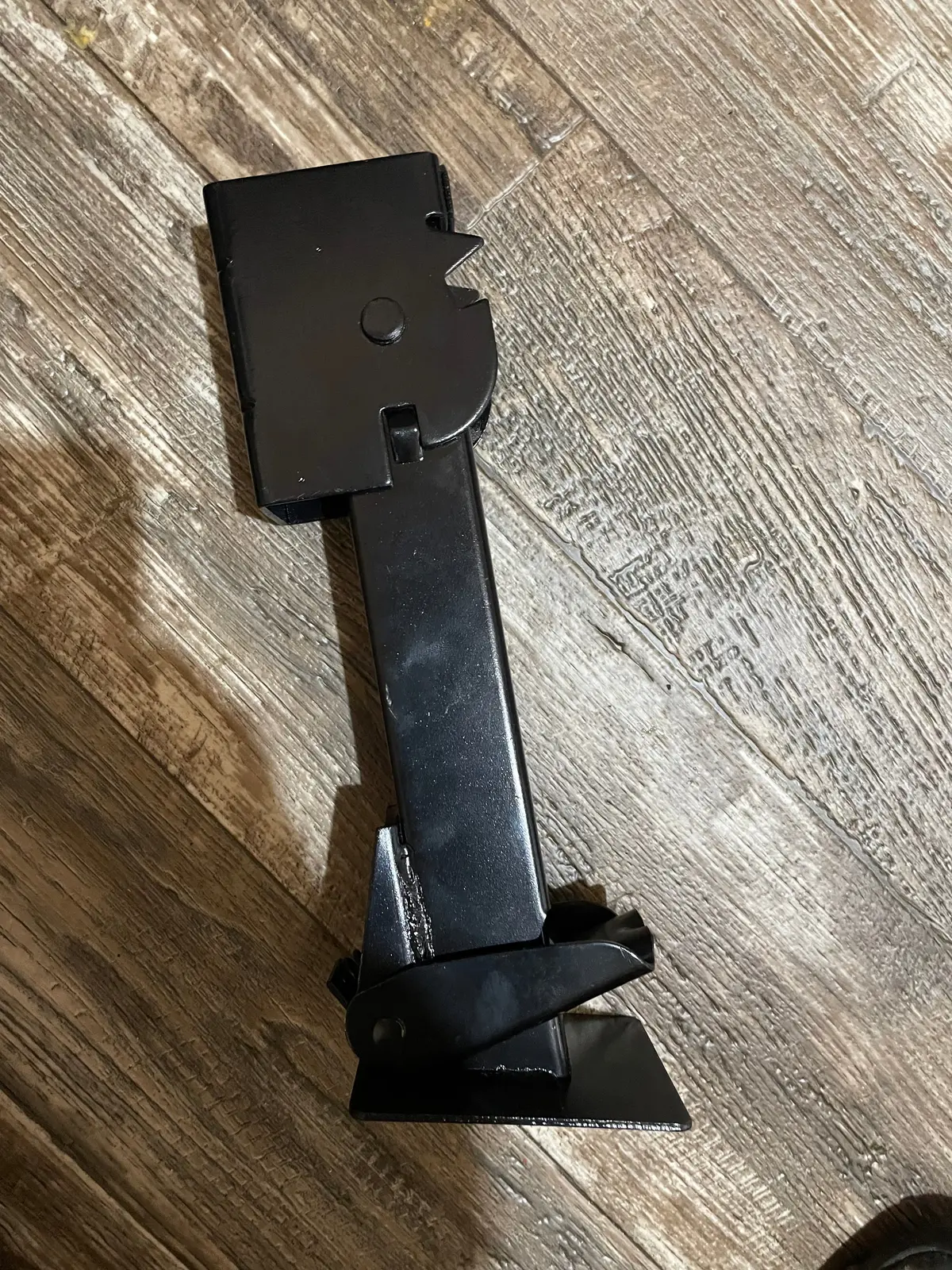 Swing Down Stabilizer Jack 1