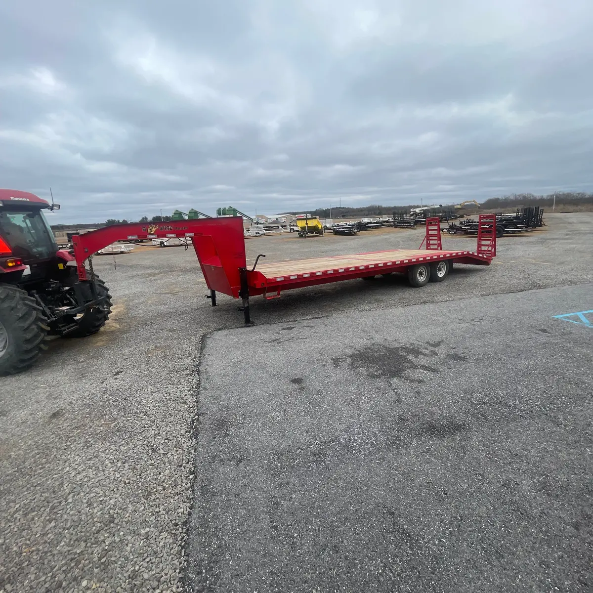 Pre-Owned B Wise 8X28 Flatbed Gooseneck 16,800 Gvwr 1