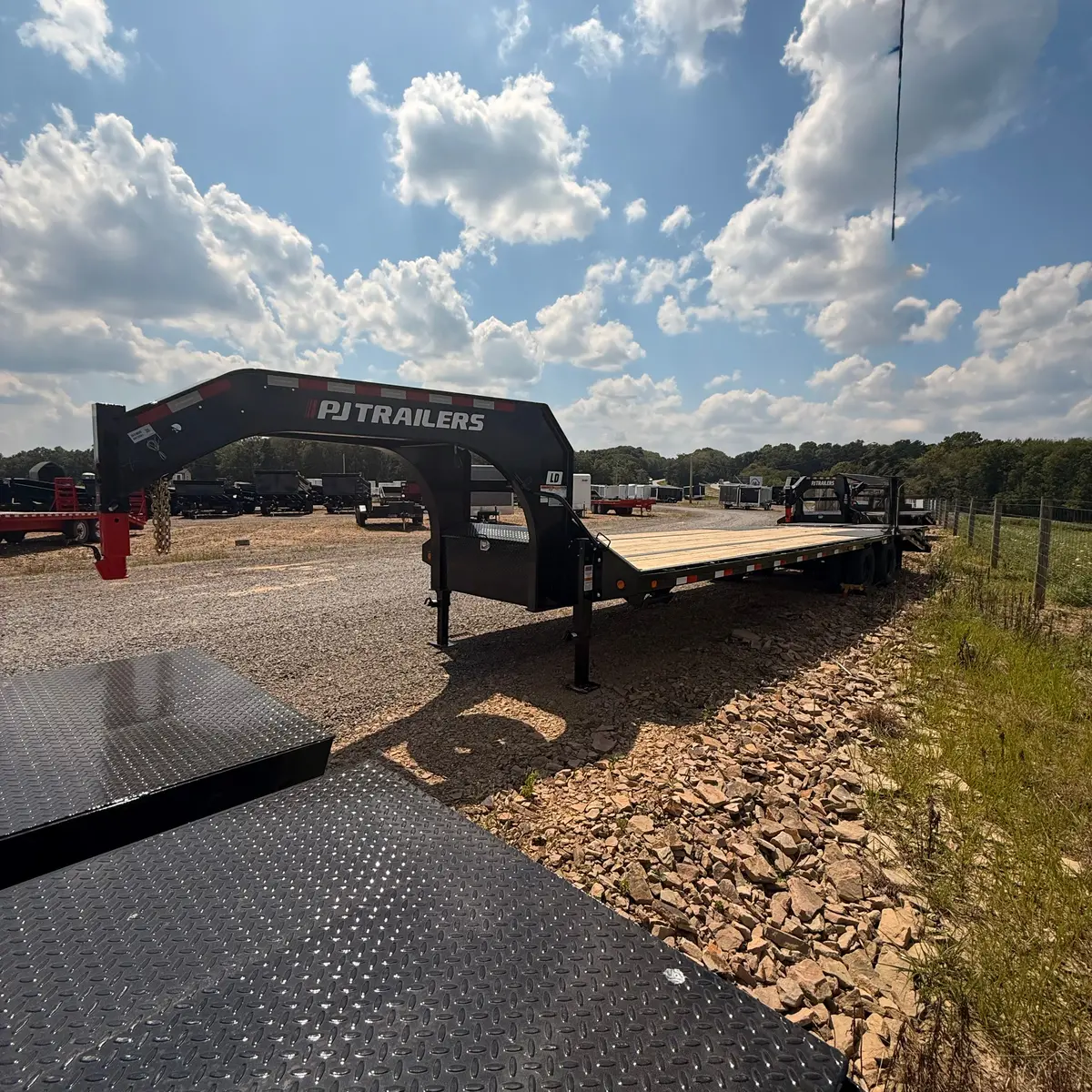 2026 Pj Ld 8.5X32' Dual Flatbed Gooseneck W/ Monster Ramps 1