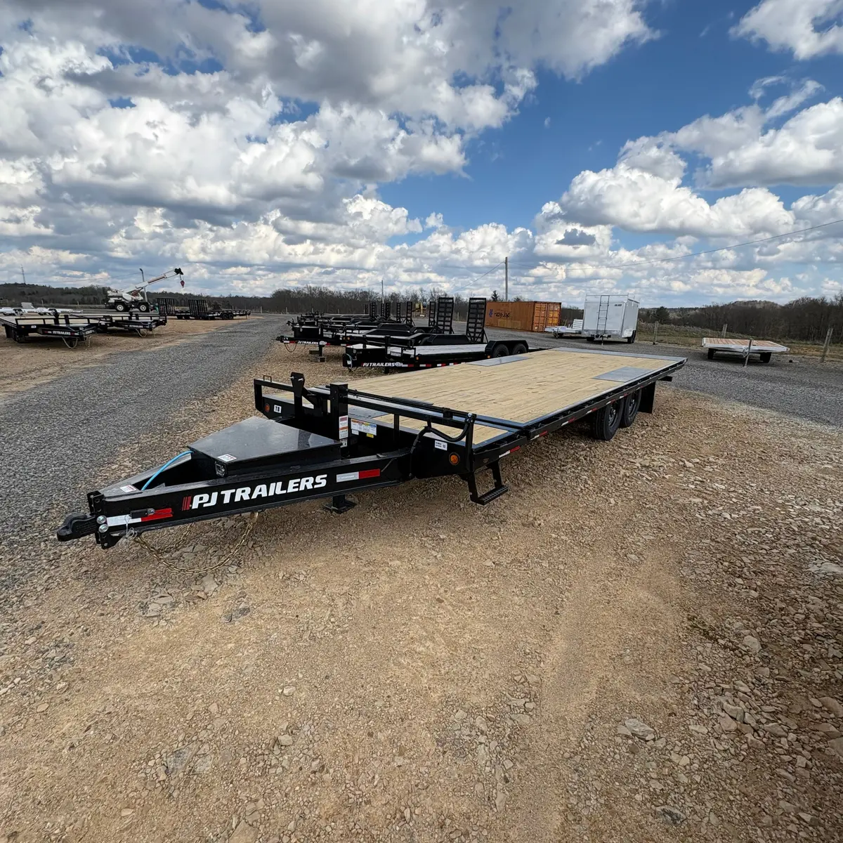 2026 Pj T8 8.5X24 Deckover Tilt 14K W/ 14Ply Tires 1