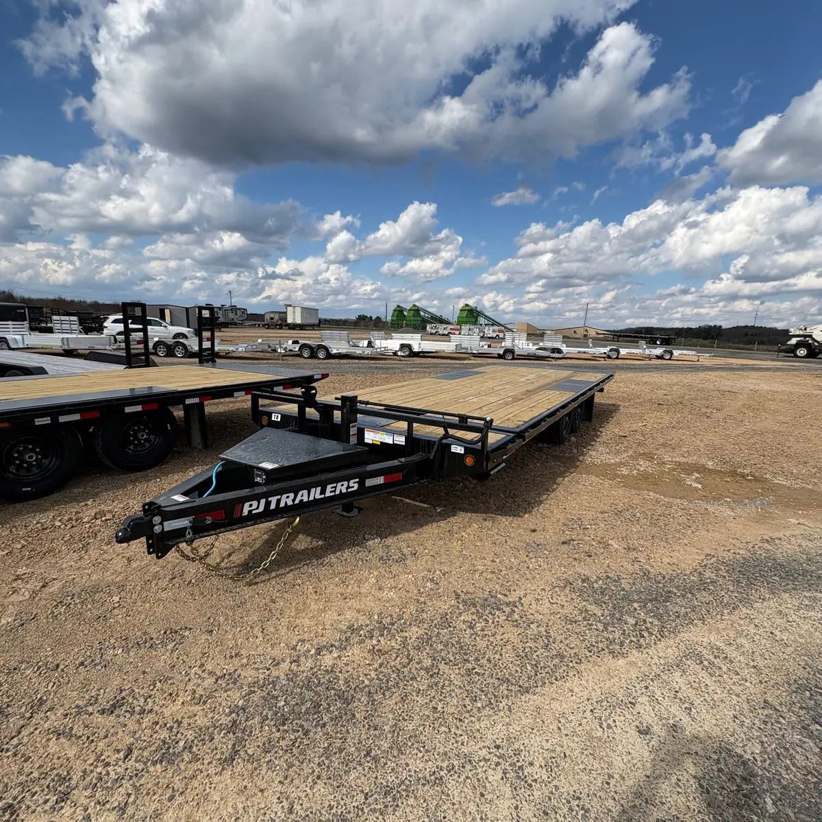 2026 Pj T8 8.5X24 Deckover Tilt 14K W/ 14Ply Tires 1