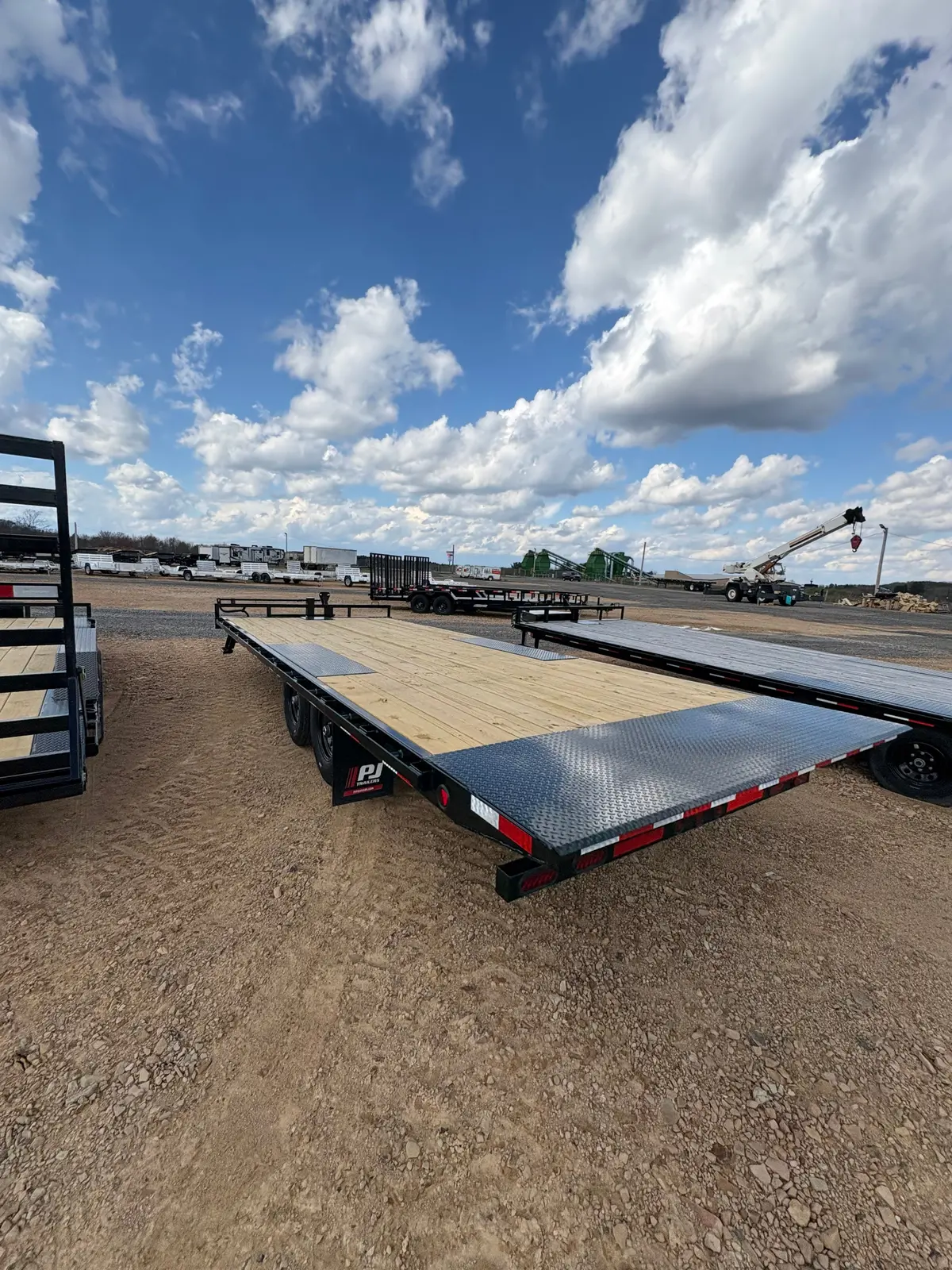 2026 Pj T8 8.5X22 Deckover Tilt 14K W/ 14Ply Tires 2