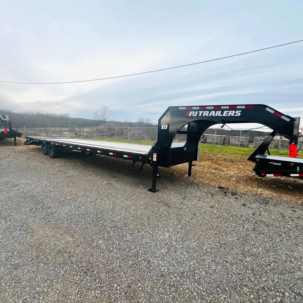 2026 Pj Ls 8.5X32' Flatbed Gooseneck W/ Monster Ramps 1