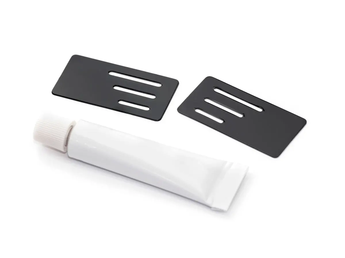 Smj1323g - Wing Endplate With Slit For 1/10 Tc With Glue (Black/0.5Mm/2Pcs) 1
