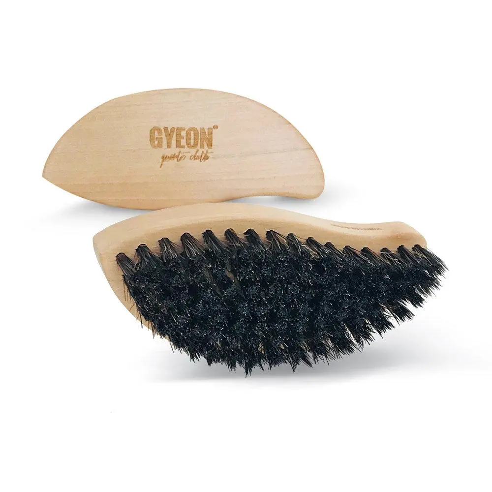 Gyeon Q²m Leather Horse Hair Brush 1