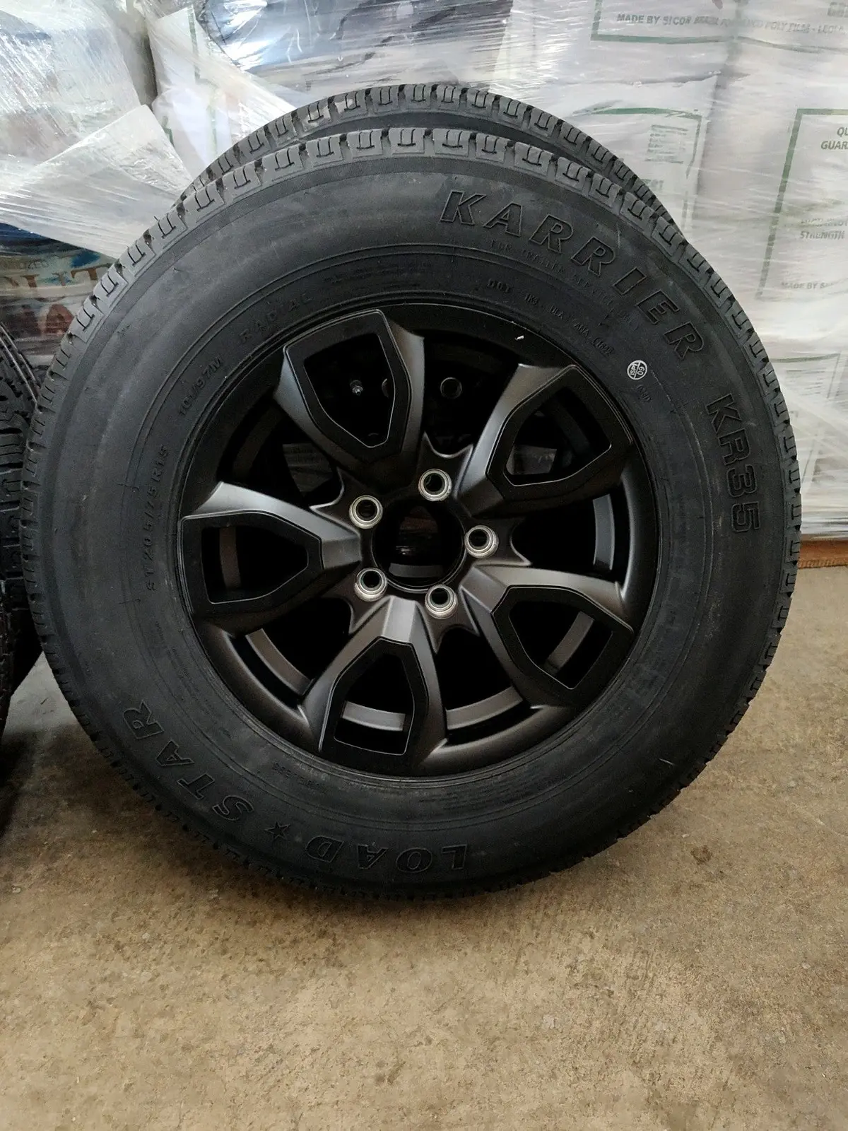 205/75R15 Black Aluminum Car Mate 1